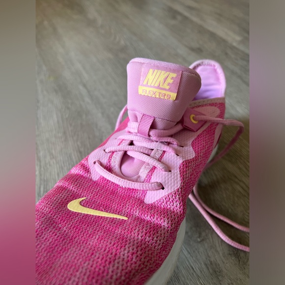 Nike Women's Flex Trainer 9 Sneaker, Pink Rise/Melon Tint-Laser Fuchsia, 10 - Picture 4 of 12